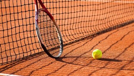 Tenis Kortlarında Doğru Hareket ve Stratejiler